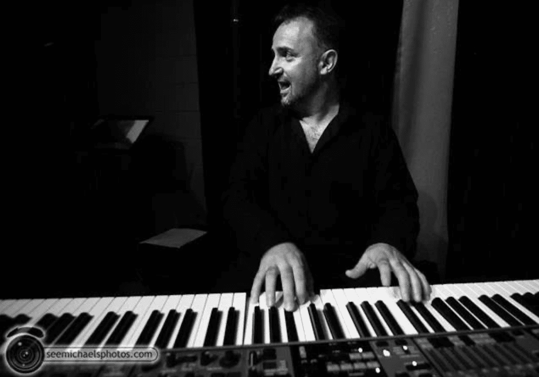 photo of Mikan zlatkovich playing piano